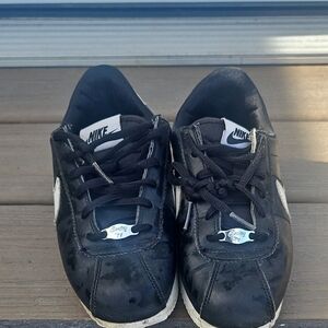 Nike Cortez Black and White Casual Sneakers Youth Sz 3.5